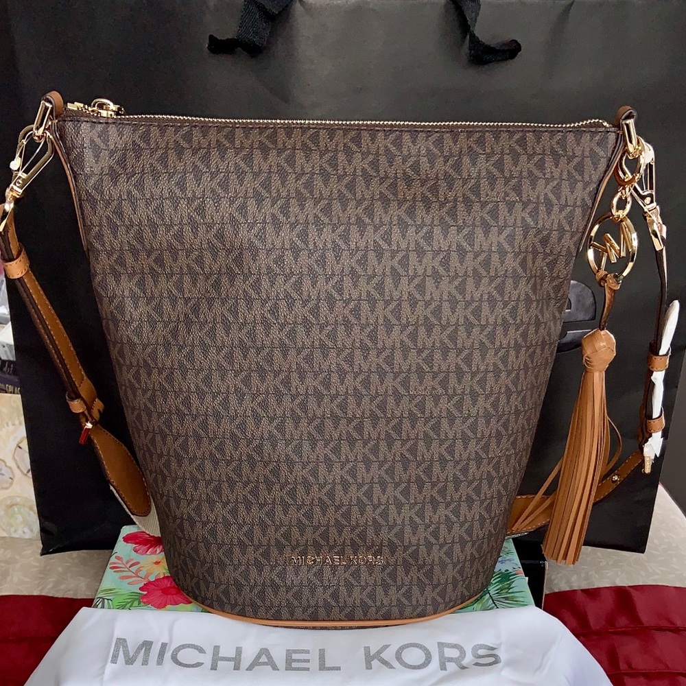 💖Michael Kors💖Signature Bucket Crossbody